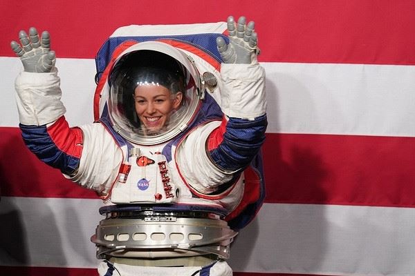 <br />
Женский экипаж NASA впервые в истории выйдет в открытый космос<br />
