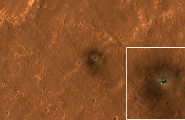 <br />
HiRISE сфотографировал зонд InSight на Марсе<br />
