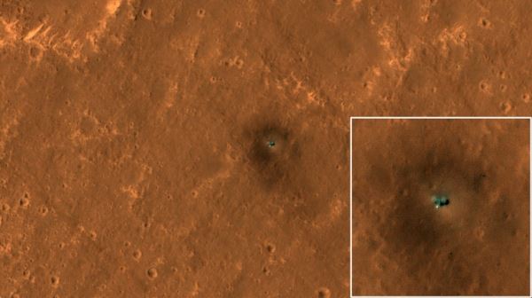 <br />
HiRISE сфотографировал зонд InSight на Марсе<br />
