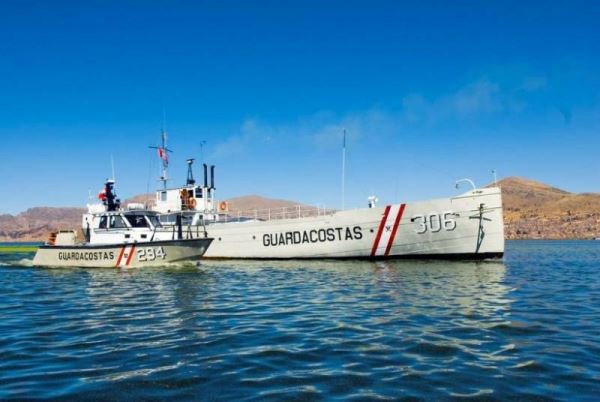 Перуанский ВМФ на озере Титикака