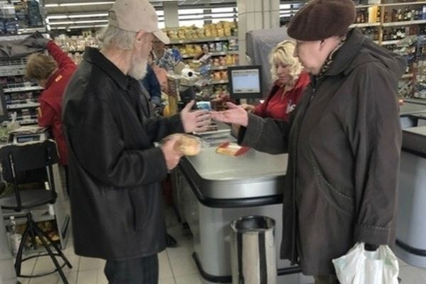 <br />
Российскому пенсионеру отказались продать хлеб за копейки<br />
