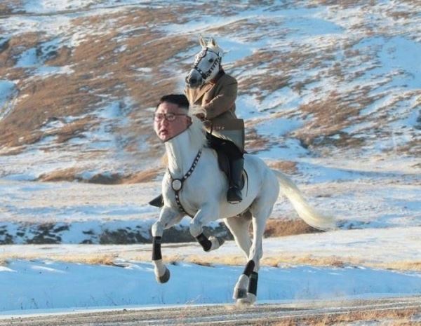 <br />
							Ким Чен Ын прокатился на коне и стал героем фотожаб (23 фото)
<p>					
