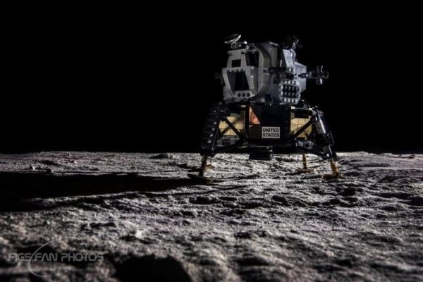 <br />
							Парень воссоздает космические события с помощью Lego (16 фото)
<p>					
